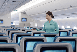 Tiếp viên Vietnam Airlines nhận thư khen từ Bộ trưởng Giao thông Vận tải